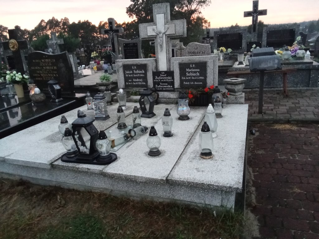 Grób Józef Żubrowski