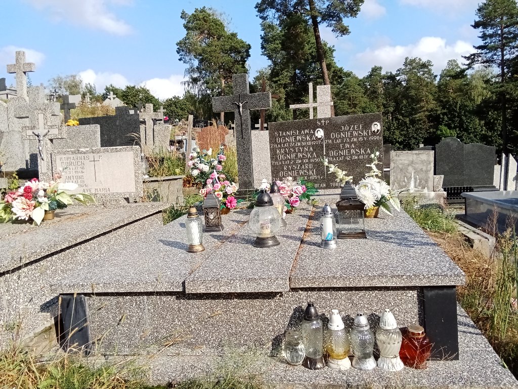 Grób Ewa Ogiewska